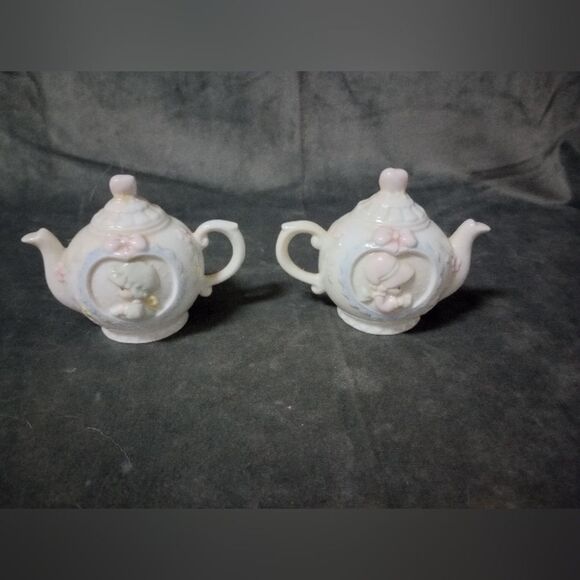 Vintage 90s Precious Moments Salt & Pepper Shakers EUC - Picture 1 of 11